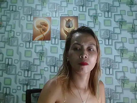 Snapshot of Sweet_Crystal69 chatting on May 10, 2026, 6:43 pm Sweet Crystal69 online show from May 10, 2026, 6:43 pm