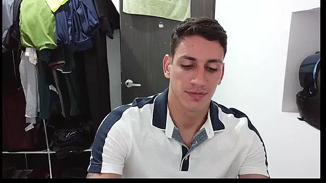 RaulRico online show from May 17, 2026, 4:12 am