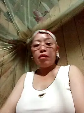 Snapshot of Peony98 chatting on May 5, 2026, 1:47 pm Peony98 online show from May 5, 2026, 1:47 pm