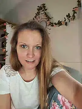 Snapshot of Candy_Cougar chatting on May 21, 2026, 8:55 am Candy Cougar online show from May 21, 2026, 8:55 am