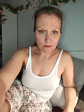 Snapshot of Candy_Cougar chatting on June 13, 2026, 12:03 pm Candy Cougar online show from June 13, 2026, 12:03 pm