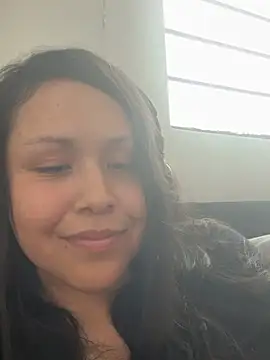 Snapshot of KeniaLuna chatting on February 24, 2026, 9:26 pm KeniaLuna online show from February 24, 2026, 9:26 pm