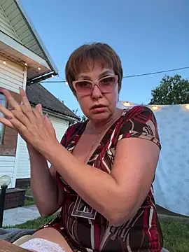 Snapshot of bettybutter_ chatting on August 2, 2026, 6:49 pm bettybutter online show from August 2, 2026, 6:49 pm