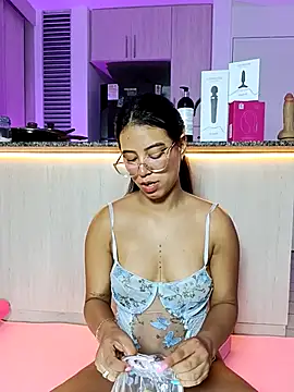 Snapshot of Raven_stonee01 chatting on May 8, 2026, 12:25 am Raven stonee01 online show from May 8, 2026, 12:25 am