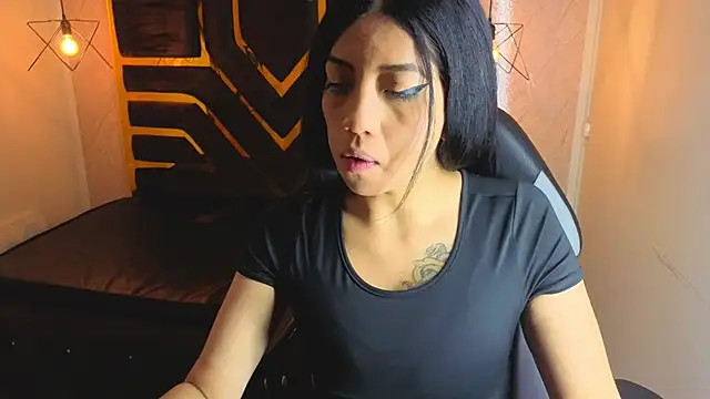 Snapshot of Ey_Im_simone_ chatting on July 24, 2026, 12:12 pm Ey Im simone online show from July 24, 2026, 12:12 pm