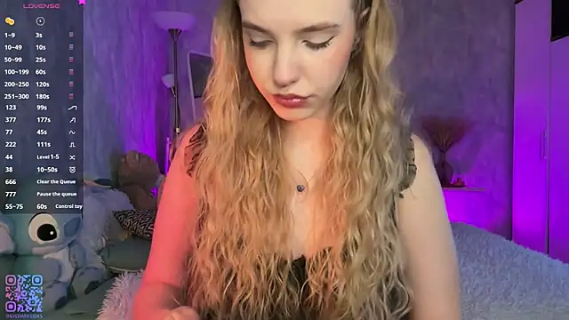 Snapshot of Eve_Dark_Side chatting on July 9, 2026, 6:36 am Eve Dark Side online show from July 9, 2026, 6:36 am