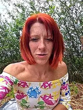 Snapshot of PoppyBoop chatting on June 16, 2026, 9:42 am PoppyBoop online show from June 16, 2026, 9:42 am