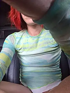 Snapshot of PoppyBoop chatting on June 2, 2026, 5:51 am PoppyBoop online show from June 2, 2026, 5:51 am