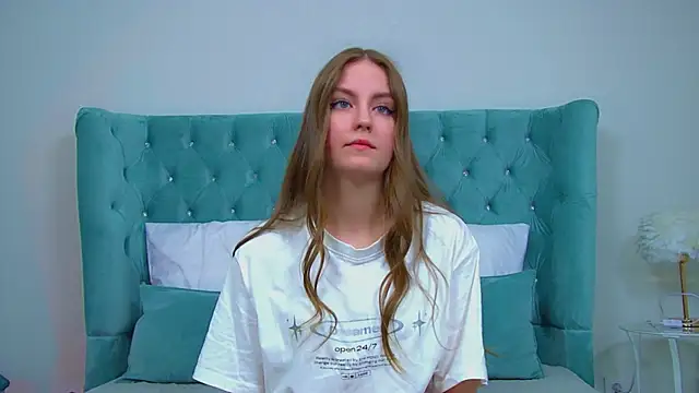 SofiaSarvains online show from June 26, 2026, 7:09 pm
