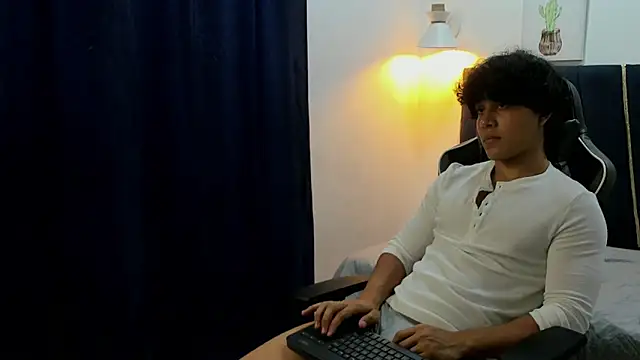 Snapshot of latin_beast4 chatting on May 7, 2026, 10:57 pm latin beast4 online show from May 7, 2026, 10:57 pm