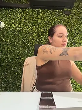 Snapshot of Slvarez chatting on June 2, 2026, 5:57 pm Slvarez online show from June 2, 2026, 5:57 pm