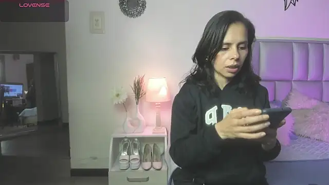 Snapshot of Shanttal_queen chatting on May 31, 2026, 1:00 am Shanttal queen online show from May 31, 2026, 1:00 am