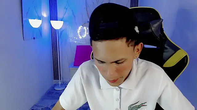 Snapshot of sombra_18 chatting on July 3, 2026, 3:35 am sombra 18 online show from July 3, 2026, 3:35 am