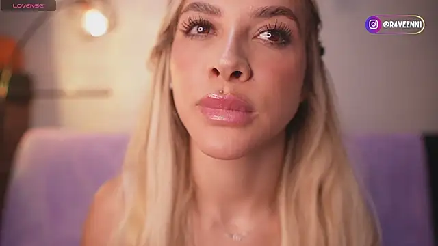 Snapshot of R4-V3N chatting on October 29, 2025, 6:23 am R4-V3N online show from October 29, 2025, 6:23 am