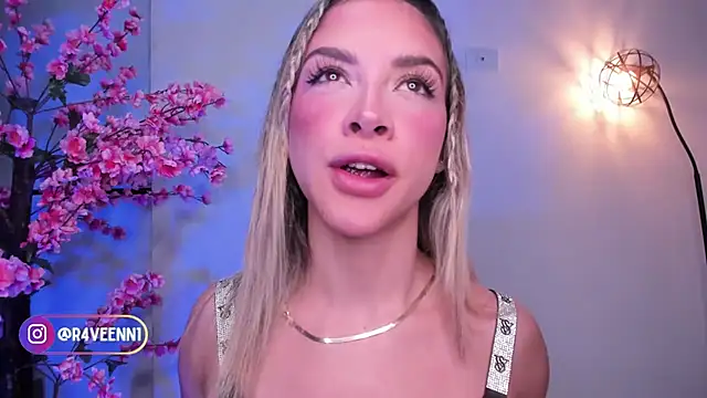 Snapshot of R4-V3N chatting on January 2, 2025, 12:55 am R4-V3N online show from January 2, 2025, 12:55 am