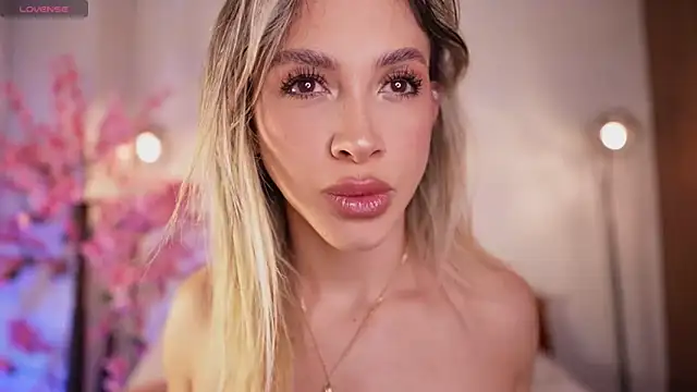 Snapshot of R4-V3N chatting on March 12, 2025, 5:35 am R4-V3N online show from March 12, 2025, 5:35 am