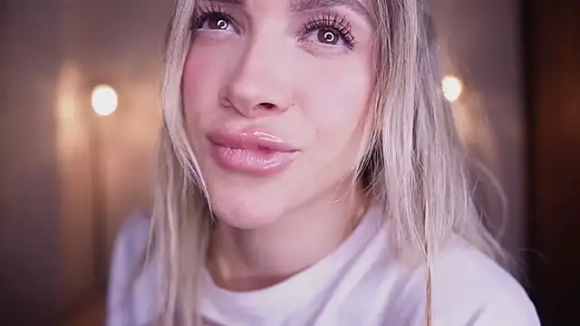 Snapshot of R4-V3N chatting on March 3, 2025, 12:12 am R4-V3N online show from March 3, 2025, 12:12 am