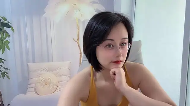 Snapshot of Naomi_Z chatting on May 15, 2026, 11:03 pm Naomi Z online show from May 15, 2026, 11:03 pm