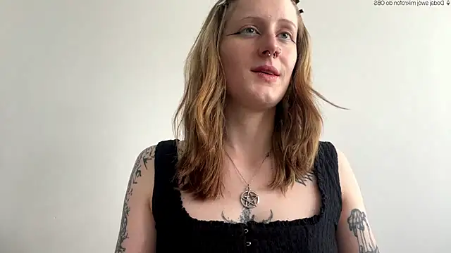 Snapshot of LaraLovely chatting on June 4, 2026, 12:32 pm LaraLovely online show from June 4, 2026, 12:32 pm