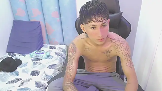 Snapshot of liam_play chatting on May 22, 2026, 1:47 am liam play online show from May 22, 2026, 1:47 am