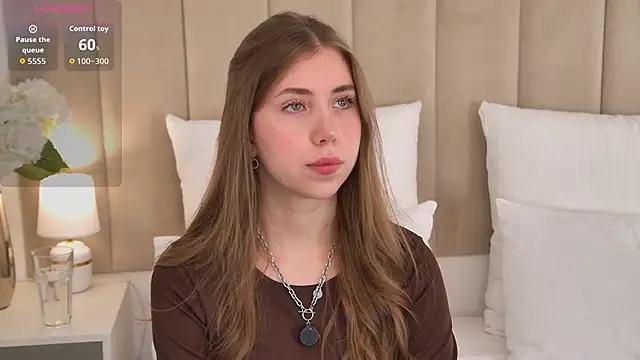 EvaAkiins online show from May 6, 2026, 5:50 pm
