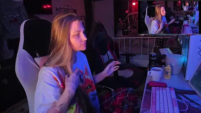 FuckinHotCouple1 online show from June 18, 2026, 6:35 pm