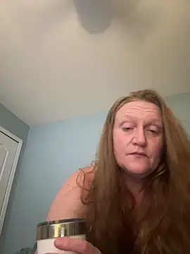 Snapshot of Kellilyn10 chatting on August 10, 2026, 2:29 am Kellilyn10 online show from August 10, 2026, 2:29 am