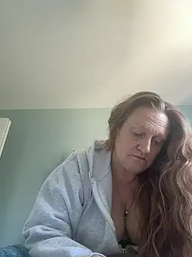 Snapshot of Kellilyn10 chatting on August 3, 2026, 2:12 pm Kellilyn10 online show from August 3, 2026, 2:12 pm