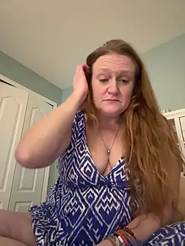 Kellilyn10 online show from May 28, 2026, 2:19 am