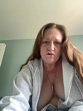 Snapshot of Kellilyn10 chatting on August 6, 2026, 2:45 pm Kellilyn10 online show from August 6, 2026, 2:45 pm