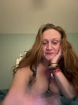 Snapshot of Kellilyn10 chatting on July 21, 2026, 2:14 am Kellilyn10 online show from July 21, 2026, 2:14 am