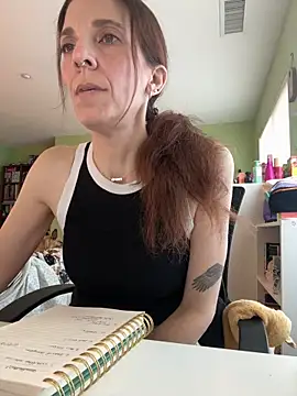 Snapshot of Raevyn chatting on May 19, 2026, 5:53 pm Raevyn online show from May 19, 2026, 5:53 pm