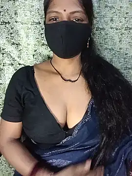Snapshot of Juli_80 chatting on July 7, 2026, 11:36 am Juli 80 online show from July 7, 2026, 11:36 am