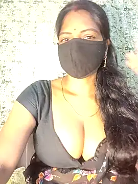 Snapshot of Juli_80 chatting on July 18, 2026, 1:36 am Juli 80 online show from July 18, 2026, 1:36 am