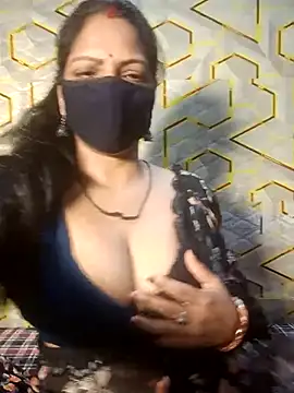 Snapshot of Juli_80 chatting on August 2, 2026, 5:54 pm Juli 80 online show from August 2, 2026, 5:54 pm