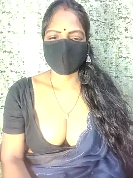 Snapshot of Juli_80 chatting on July 1, 2026, 6:03 am Juli 80 online show from July 1, 2026, 6:03 am