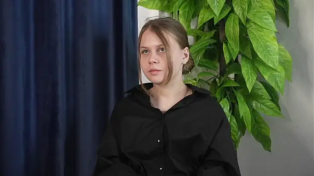KarleenMcshaw online show from May 11, 2026, 11:11 am