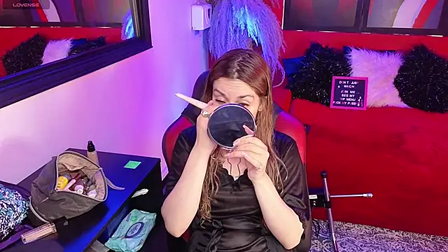 anikajhonsson online show from June 30, 2026, 5:24 pm