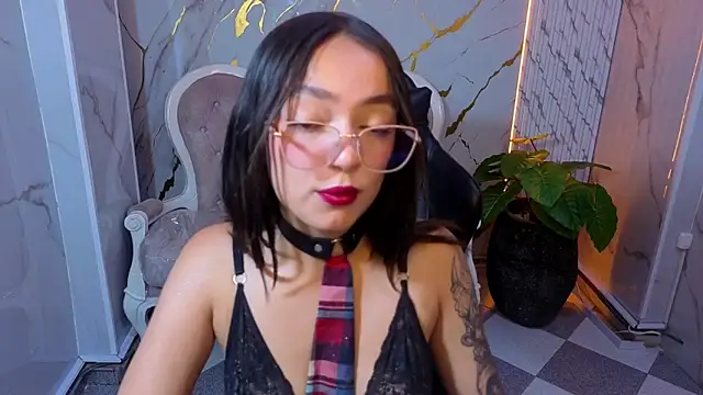 Cinnamon b online show from May 15, 2026, 8:07 pm