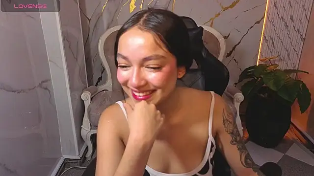 Cinnamon b online show from May 25, 2026, 7:56 pm
