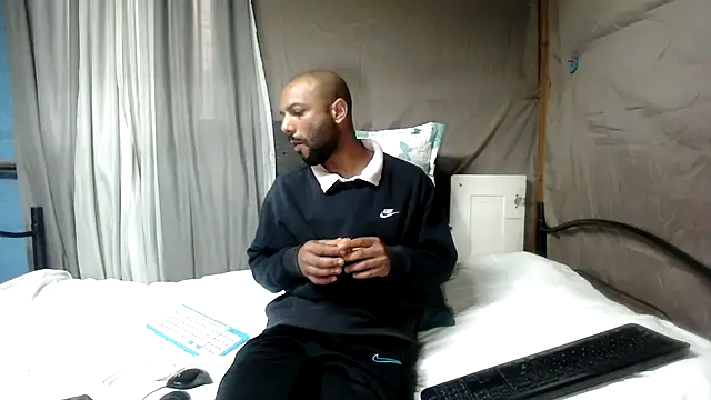 Snapshot of Camodick chatting on July 13, 2026, 2:49 pm Camodick online show from July 13, 2026, 2:49 pm
