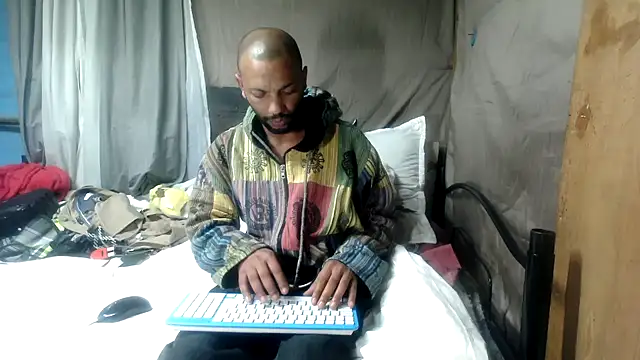 Snapshot of Camodick chatting on July 15, 2026, 6:15 pm Camodick online show from July 15, 2026, 6:15 pm