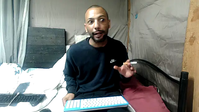 Snapshot of Camodick chatting on July 19, 2026, 5:42 pm Camodick online show from July 19, 2026, 5:42 pm