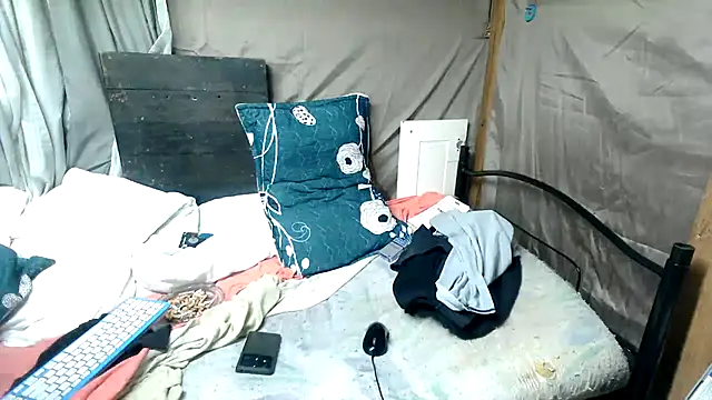 Snapshot of Camodick chatting on June 10, 2026, 8:54 pm Camodick online show from June 10, 2026, 8:54 pm