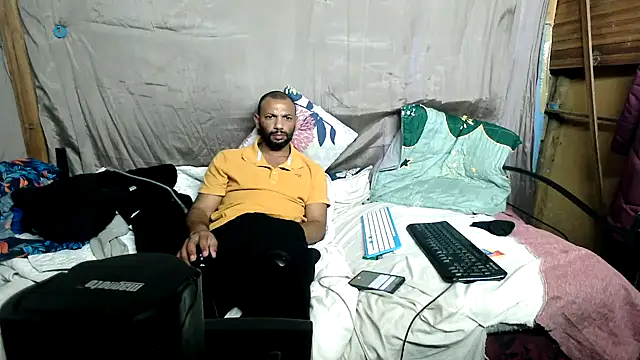 Snapshot of Camodick chatting on August 3, 2026, 12:11 pm Camodick online show from August 3, 2026, 12:11 pm