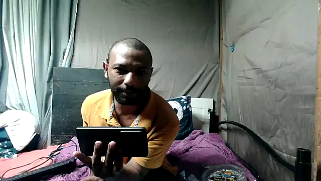 Snapshot of Camodick chatting on June 16, 2026, 6:52 pm Camodick online show from June 16, 2026, 6:52 pm