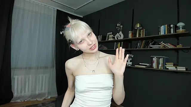DelorisDetrich online show from May 8, 2026, 7:39 pm