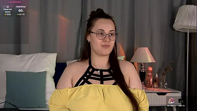 Snapshot of Queen_Monica_ chatting on July 23, 2026, 6:15 pm Queen Monica online show from July 23, 2026, 6:15 pm