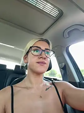 Snapshot of Carlabeg chatting on August 5, 2026, 8:19 am Carlabeg online show from August 5, 2026, 8:19 am
