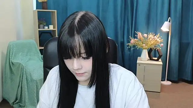 MelaineCore online show from May 11, 2026, 5:42 am